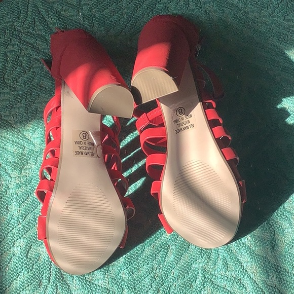 ❤️🔥❤️🔥LADIES RED HEELS❤️🔥❤️🔥 - Picture 5 of 5
